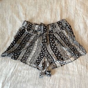 Rue 21 Women's Black and White Flowy Shorts SZ M